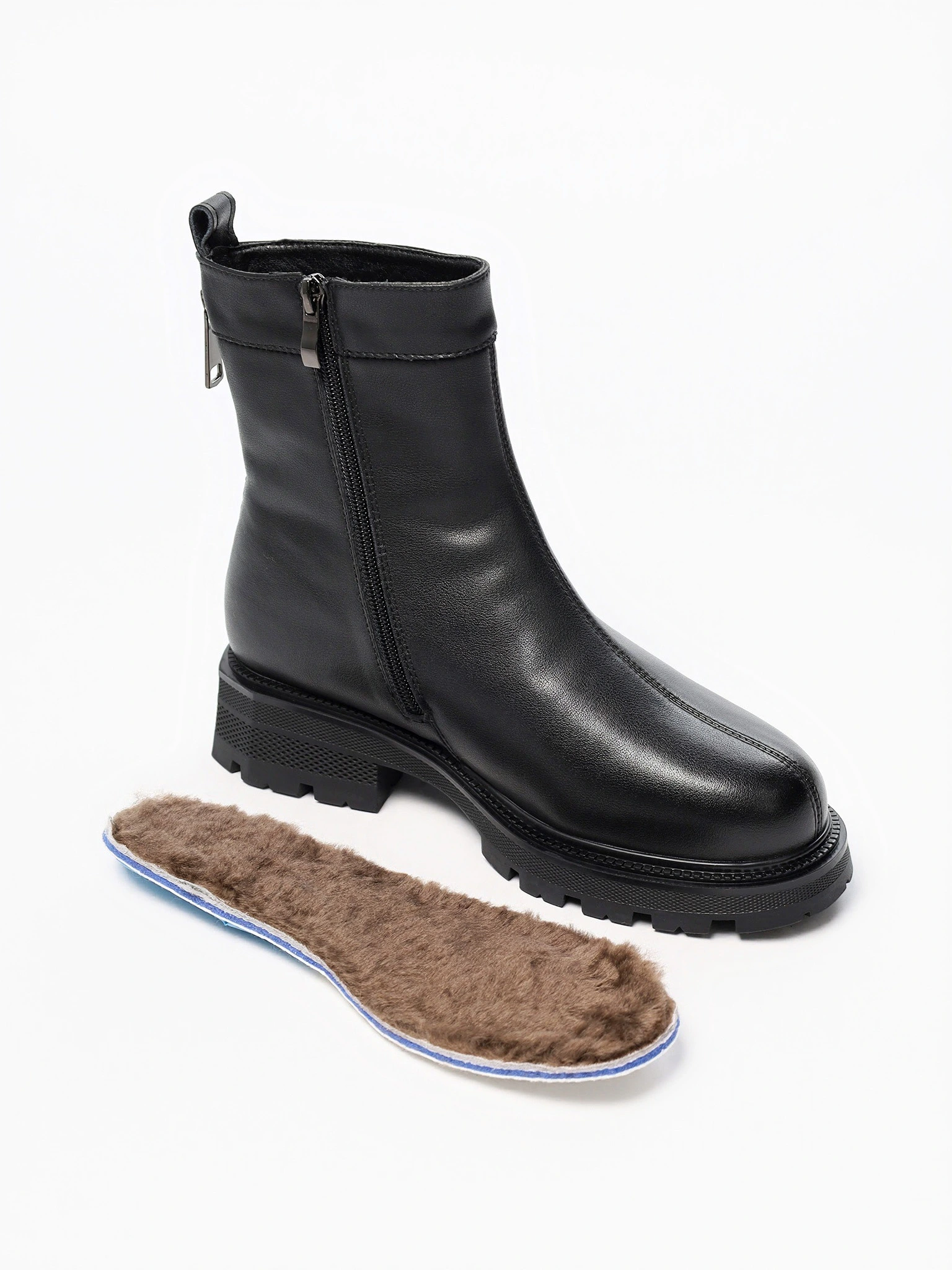 Ботинки черного цвета с декоративной молнией сзади